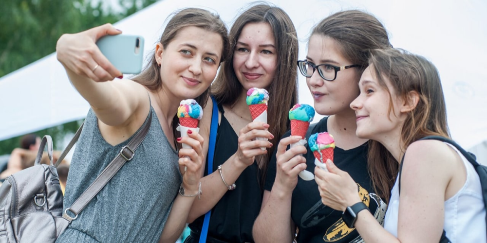 ВДНХ, парки и музеи Москвы приглашают на программу в честь Дня молодежи — Сергунина